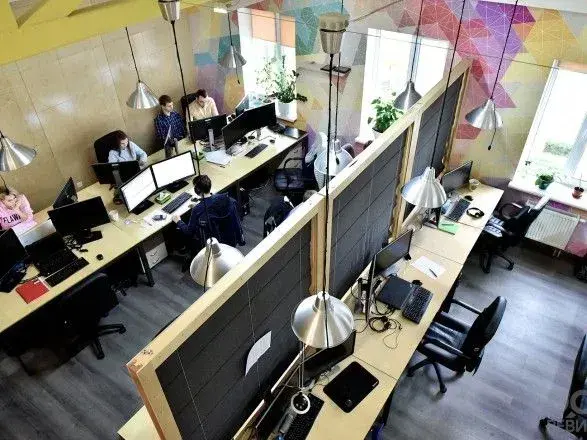 Почти четверть украинцев работают в теневой экономике