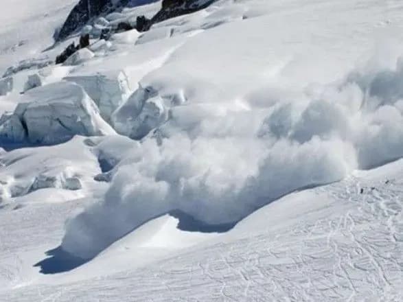 Українців попередили про лавинну небезпеку в Карпатах