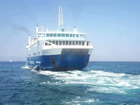 У Греції пором з майже 200 пасажирами врізався в причал, є поранені