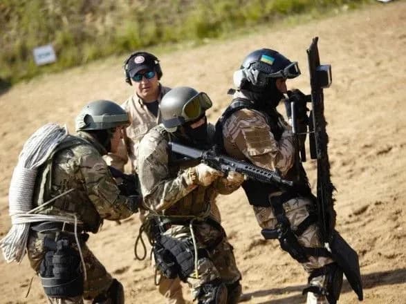 Українські десантники показали найкращі результати під час проходження курсу S.W.A.T. у Польщі