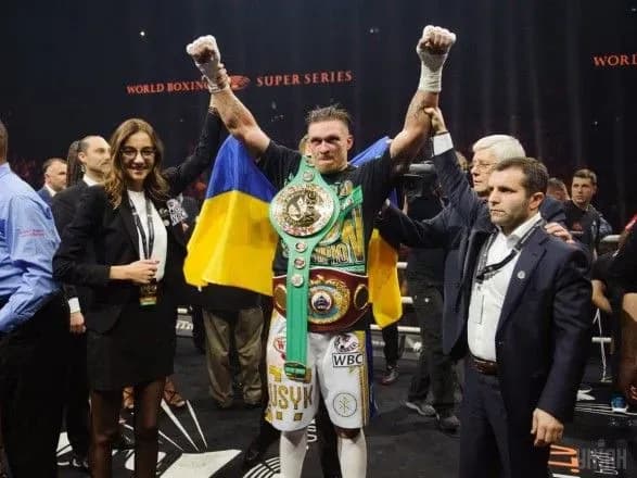 Фінал Всесвітньої боксерської суперсерії перенесли через травму Усика