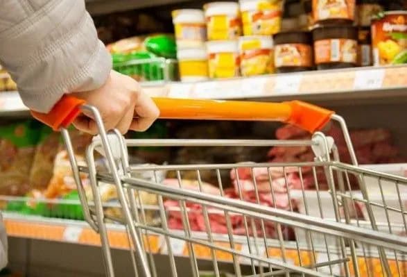 Українці їдять все більше не свої, а завезені продукти