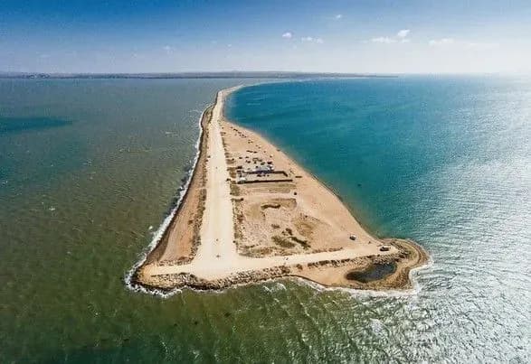 МінТОТ закликало світ не визнавати передачу частини острова Тузла Росії