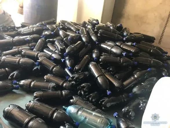 На Вінниччині у чоловіка вилучили тонну сурогатного алкоголю