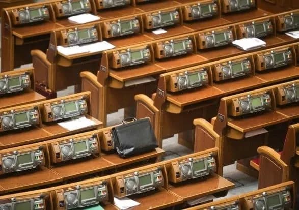 У квітні жодного разу не проголосували 13 нардепів - КВУ