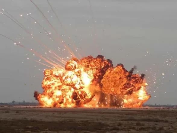 Розслідування причин вибухів на складах в Балаклії та Калинівці ще триває - Міноборони