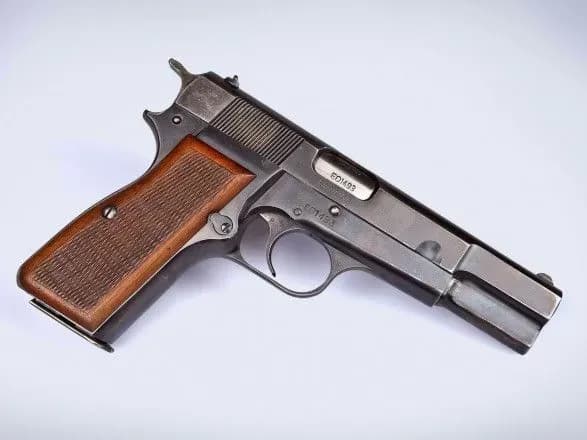 У судді Голосіївського райсуду під час затримання знайшли незареєстрований пістолет