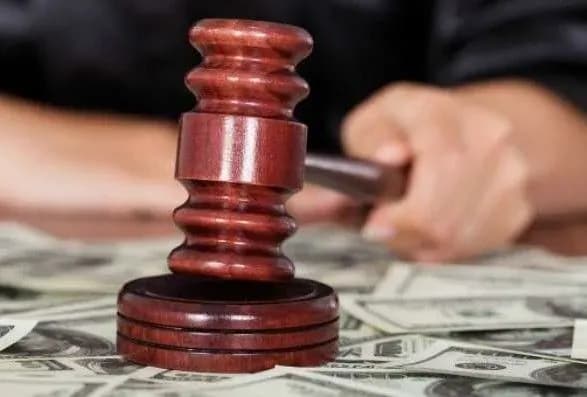 Судді Голосіївського райсуду повідомили про підозру за хабарництво