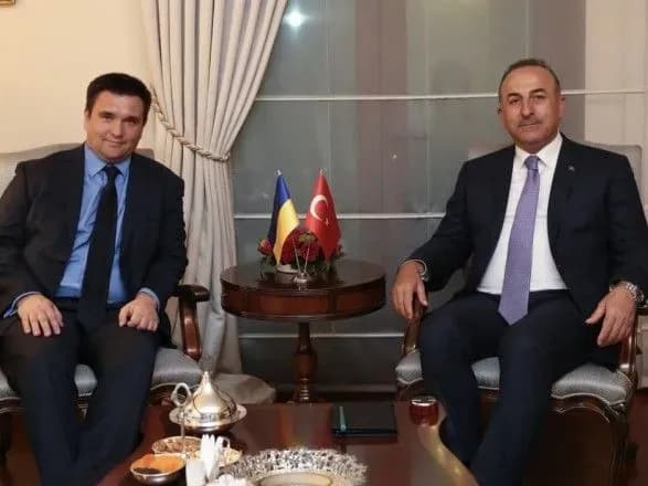 Клімкін обговорив з Чавушоглу відкриття українського консульства в Анталії