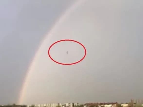 У Великій Британії з неба впав загадковий об'єкт