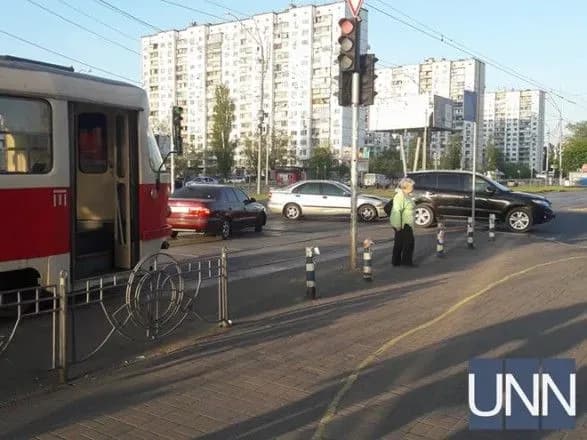 Рух трамваїв на столичній Оболоні заблоковано через ДТП