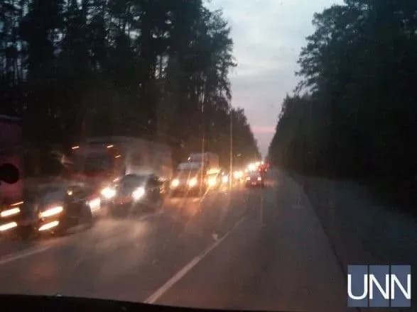 Після травневих: на в'їзді до Києва утворився кілометровий затор