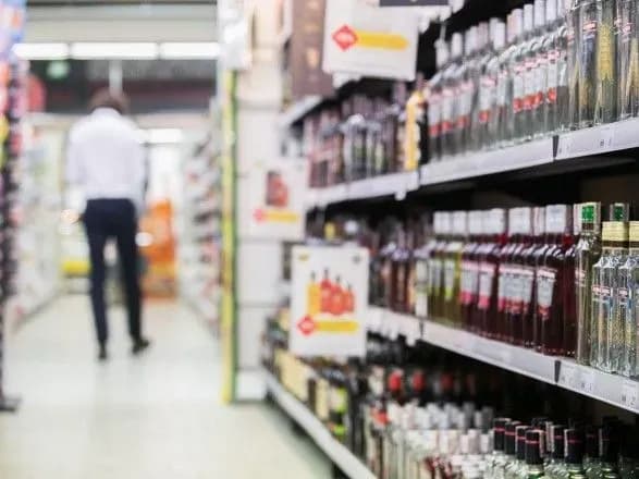 Білоруси випивають все частіше: зростають продажі і пива, і горілки