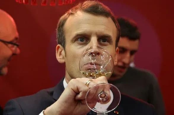 Макрон переплутав слова і назвав "смачною" дружину прем'єр-міністра Австралії