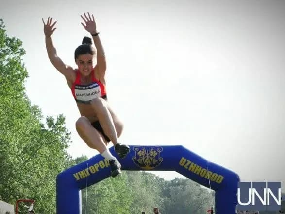 Найсильніші стрибунки України та Угорщини змагалися на спритність в Ужгороді