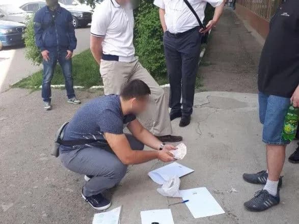 Високопосадовців хлібокомбінатів піймали на великому хабарі