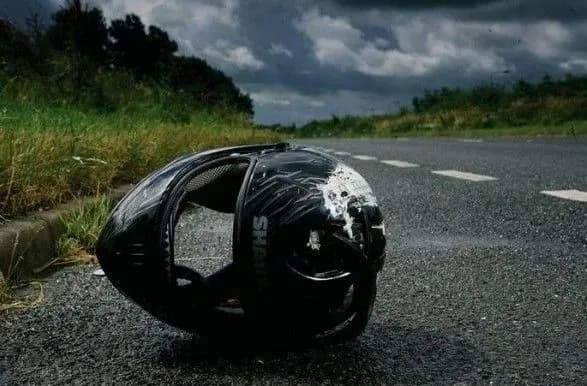 Вночі у Києві внаслідок ДТП загинув байкер