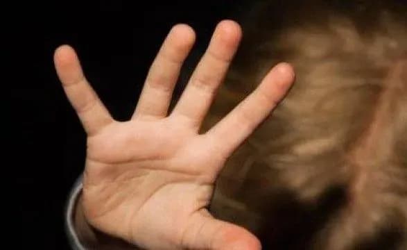 У Харкові судитимуть няню, підозрювану у катуванні дитини з ДЦП