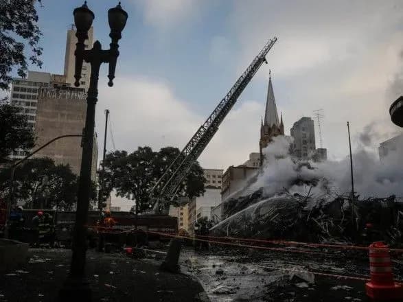 Бразильська влада заявила, що пожежа у висотній будівлі в Сан-Паулу виникла через коротке замикання