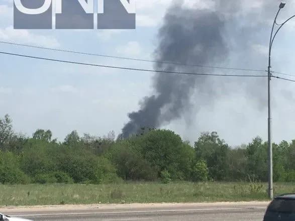 На штраф-майданчику у столичному Голосієво сталася масштабна пожежа