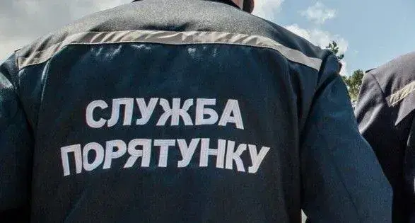 На Львівщині дівчина ногою застрягла у вентиляційній решітці