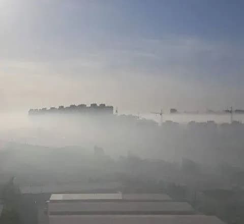 В Подільському районі Києва горить сміттєзвалище