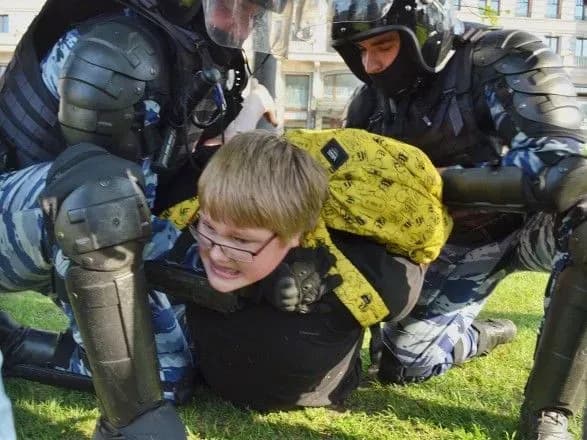 ЄС і США обурилися масовими затриманнями у Росії