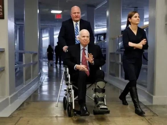 Маккейн хоче оголосити кібервійну Росії