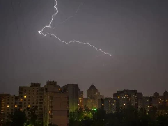 У Києві сьогодні очікується дощ з грозою