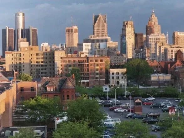 Поліція шукає у лісі поблизу Детройту півдюжини тіл зниклих дівчат