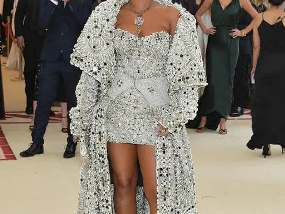 У нью-йоркському Метрополітен-музеї проходить 72-й бал Інституту костюма Met Gala