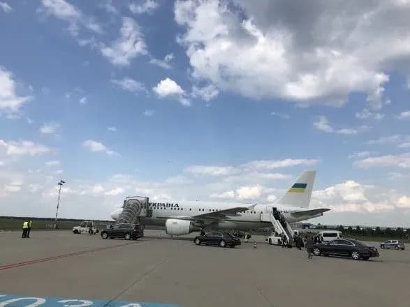 Порошенко прибув до Німеччини