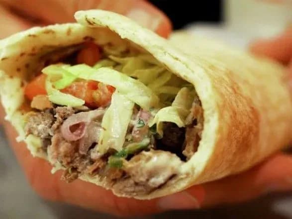 В Одесі демонтували кіоск шаурми, у якому отруїлися 13 осіб