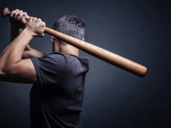 В Києві водій побив поліцейського битою за зауваження