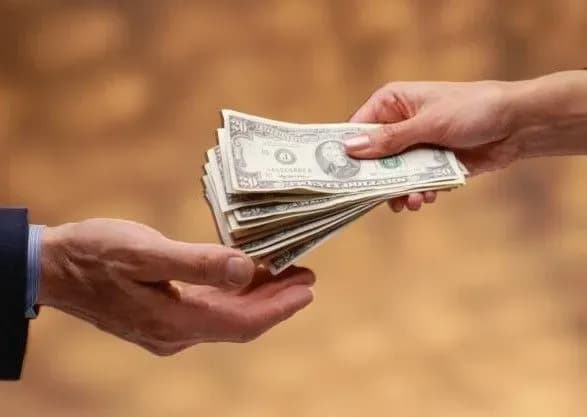 Депутат ПАРЄ пішов у відставку через підозру у корупції