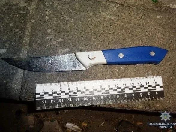 На столичному Гідропарку відвідувач кафе отримав ножові поранення