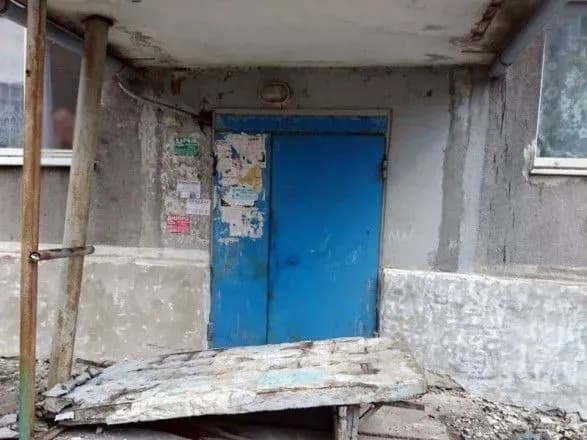 Померла 8-річна дівчинка, яка постраждала від падіння бетонного козирка на Донеччині