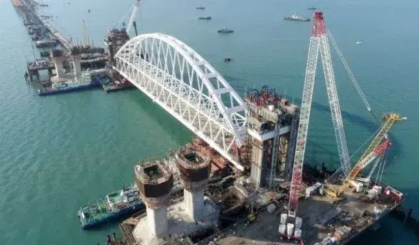 У ЄС відреагували на відкриття Керченського мосту