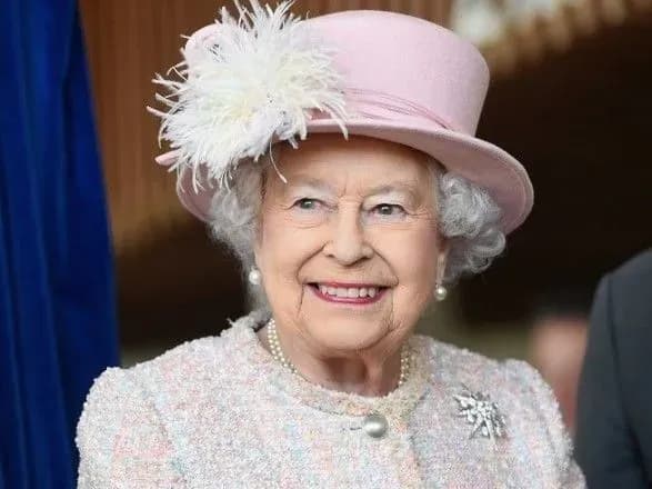 Стало відомо, чому Єлизавета II "недолюблює" Меган Маркл