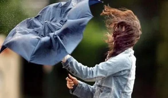Українців попередили про шквали і грози