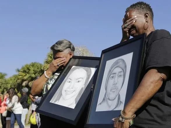 Трамп розпорядився приспустити прапори у зв'язку з трагедією в школі Санта-Фе