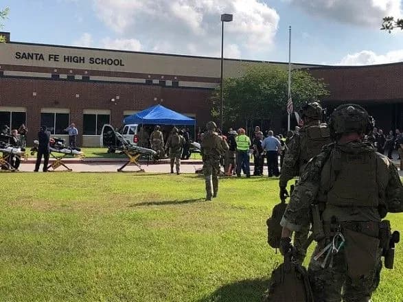 Жертвами стрілянини у школі Санта-Фе стали 10 осіб