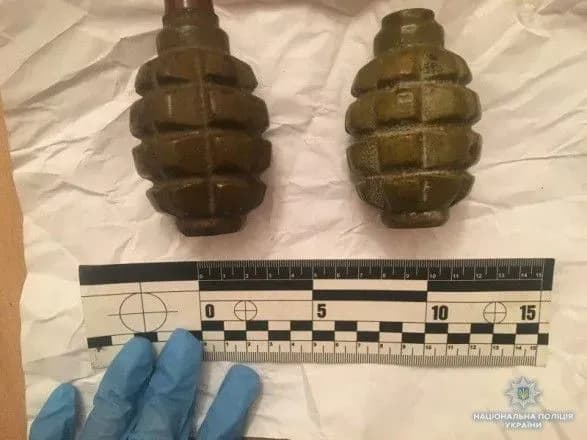 На Донеччині чоловік намагався продати гранати та патрони