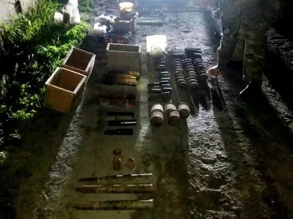 На Харківщині чоловік зберігав у гаражі арсенал боєприпасів часів Другої світової