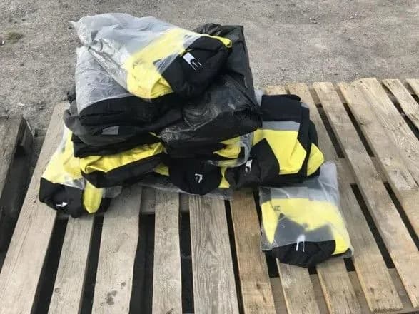 Через КПВВ "Новотроїцьке" намагалися провезти спецодяг на понад 40 тисяч грн