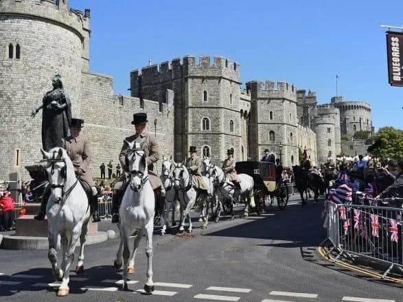 Королівське весілля: у Віндзорі почався парад