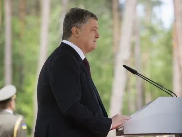 Порошенко: предоставление украинской церкви автокефалии ослабит влияние РФ на внутренние дела