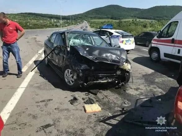 ДТП на Закарпатті: один загиблий, п'ятеро травмованих