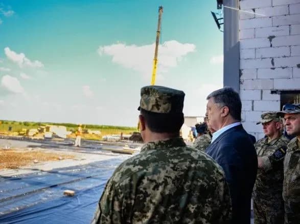 Порошенко доручив восени ввести в експуатацію першу чергу полігону "Широкий лан"