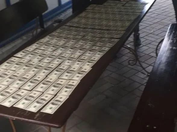На Сумщині судитимуть хабарника за "фермерський внесок" у 19 тис. доларів